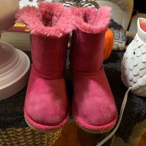 Toddler Girl Pink Uggs with Bows.